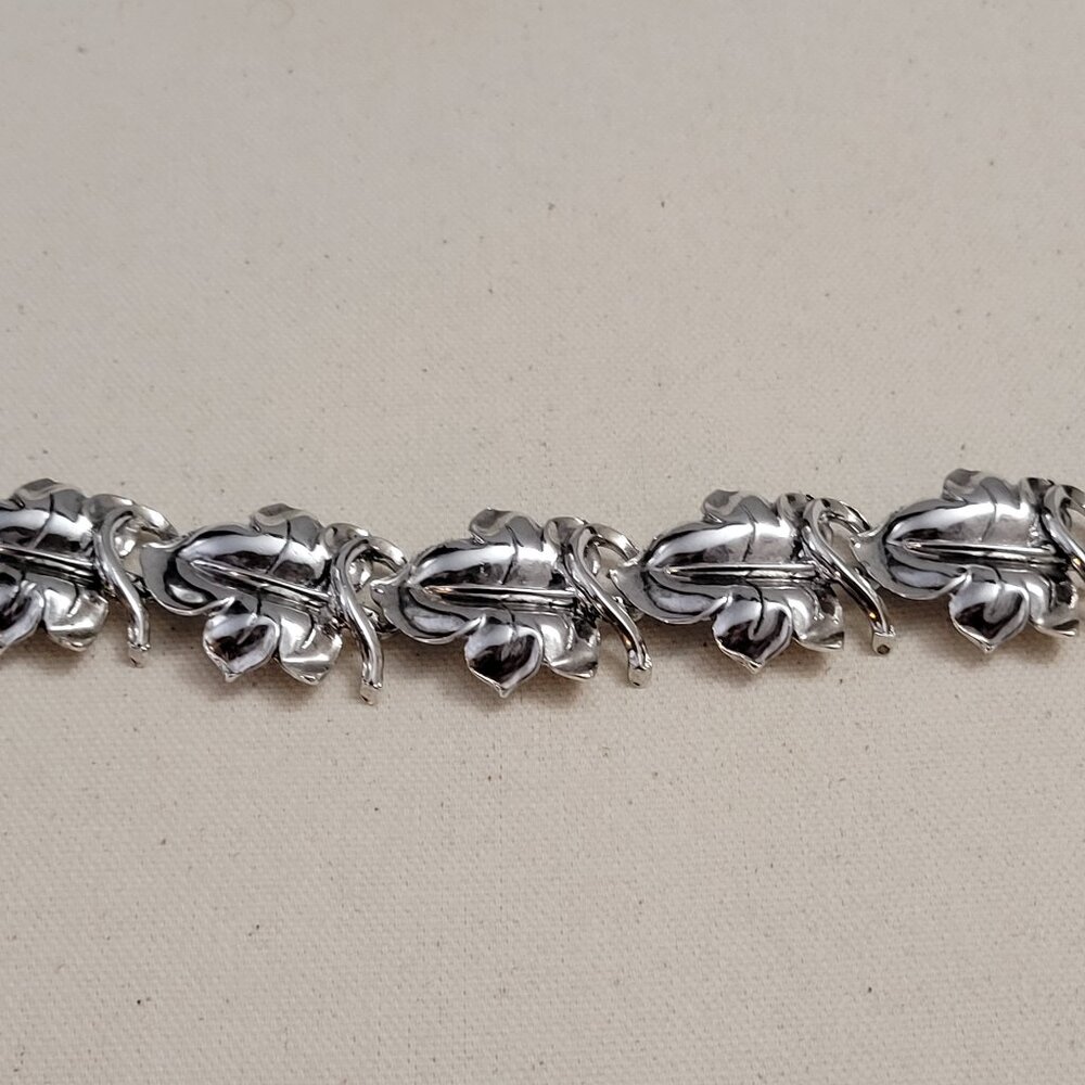 Vintage Silver Metal Leaf Link Bracelet